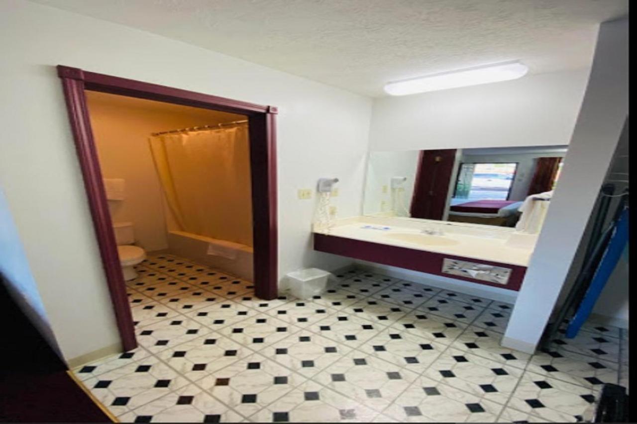 Royal Inn Albany Екстериор снимка