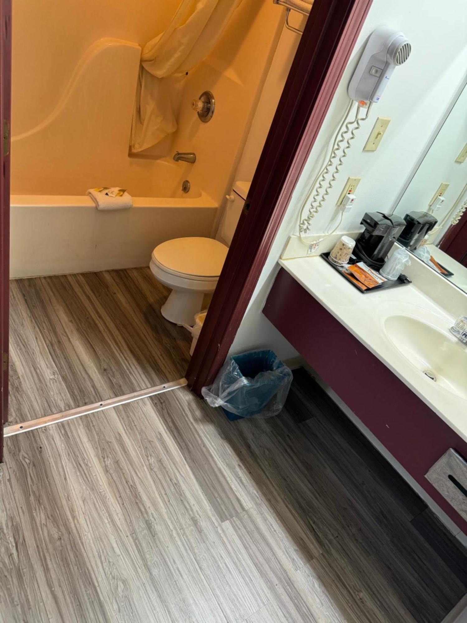 Royal Inn Albany Екстериор снимка