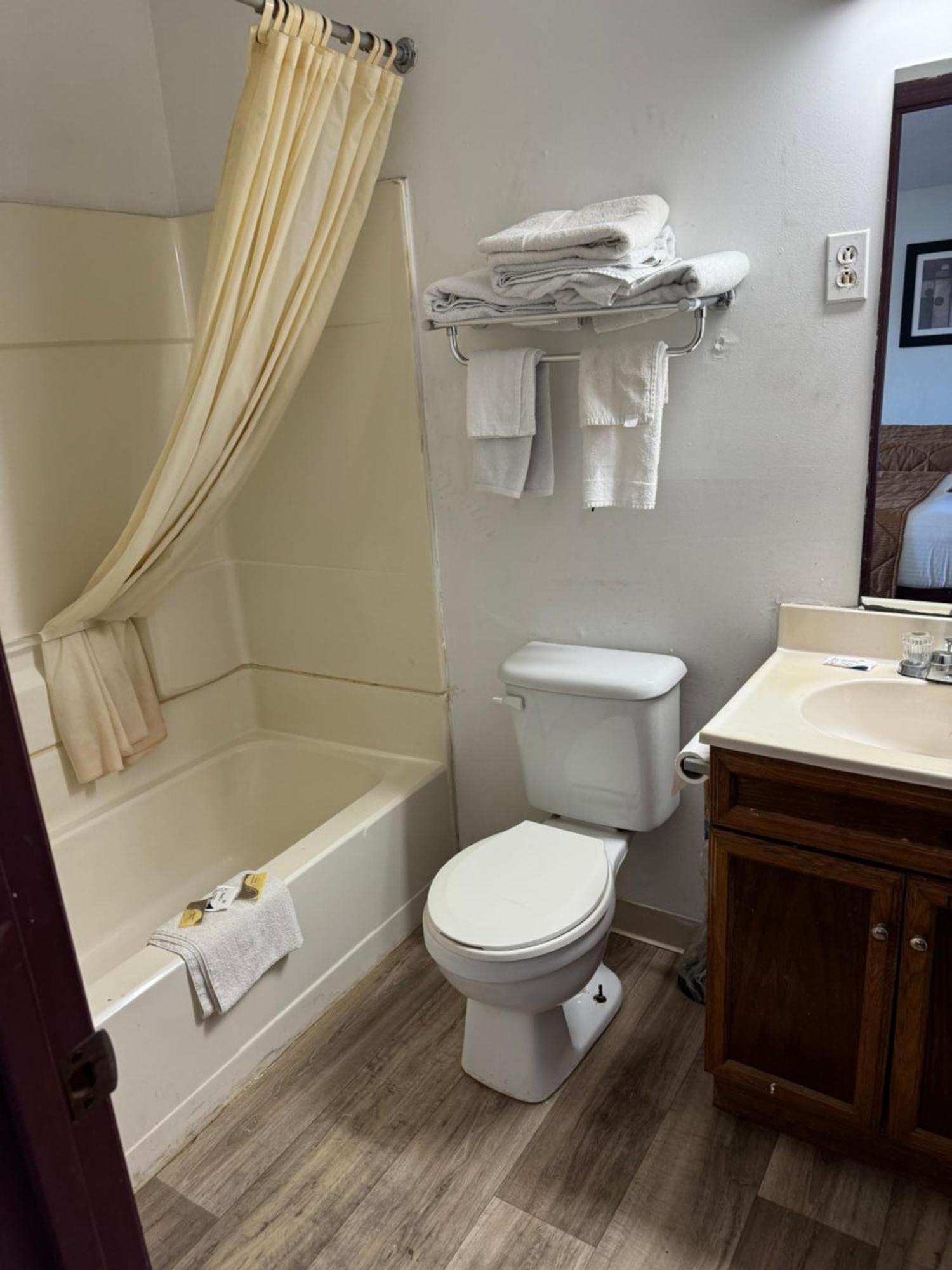 Royal Inn Albany Екстериор снимка